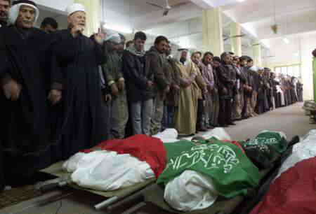 00/12/21-ガザ南部の銃撃戦で死んだ26歳のパレスチナ青年含め4人の合同葬儀