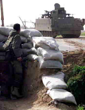 イスラエルの陸軍は、ガザ３つの本道を遮断