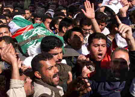 家を改築するためブロックを運んでいたパレスチナ人Abu - Mussaを、攻撃のため石を運んでいると勘違いしたイスラエル兵が射殺。 